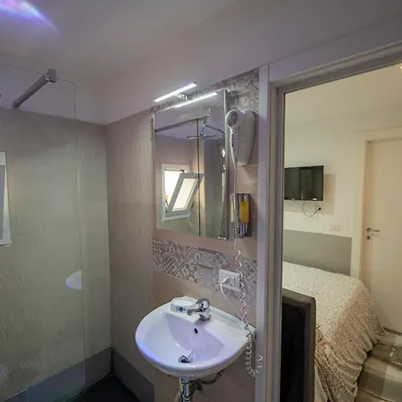 Lighthouse Flat Taranto